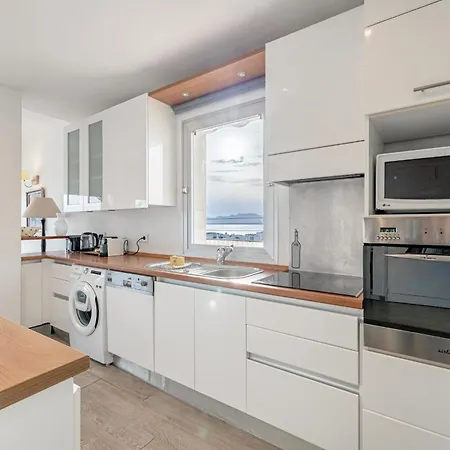 72 Mar - Stunning 2-bedroom Rooftop With Sea View - Parking Апартаменты