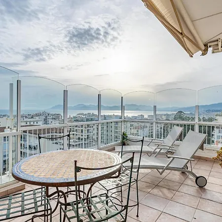 72 Mar - Stunning 2-bedroom Rooftop With Sea View - Parking Апартаменты *