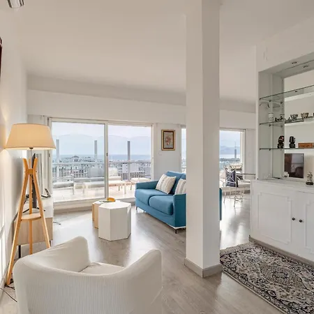 72 Mar - Stunning 2-bedroom Rooftop With Sea View - Parking *