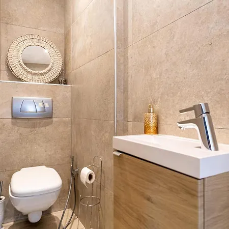 72 Mar - Stunning 2-bedroom Rooftop With Sea View - Parking Канны